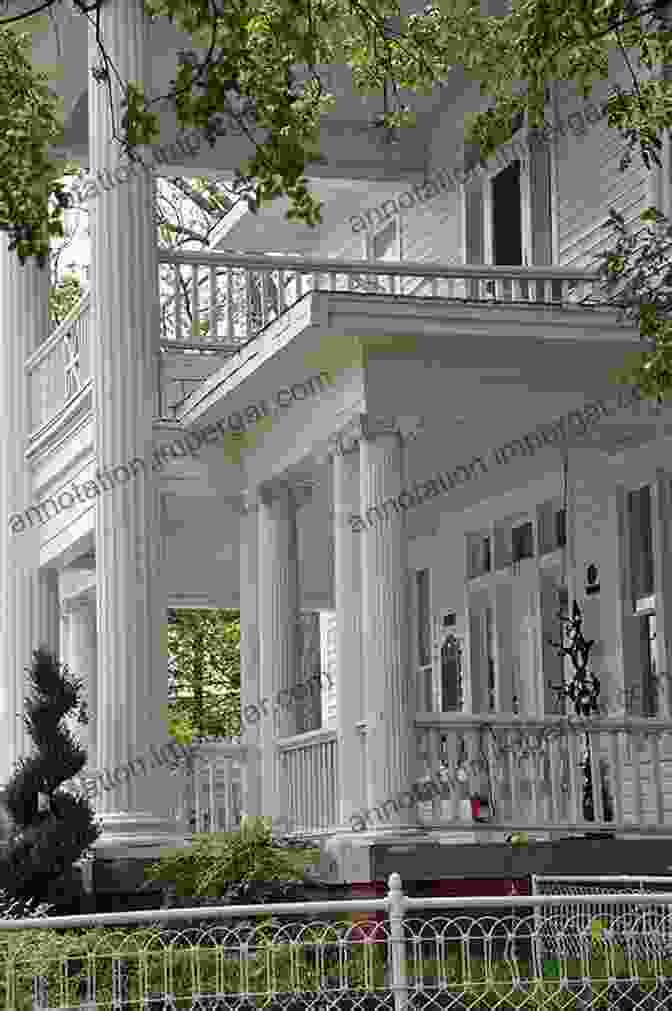 A Stately Plantation House With White Columns And A Sweeping Porch Plantation Houses And Mansions Of The Old South (Dover Architecture)